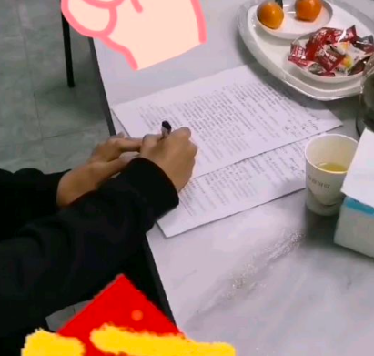 又一位过来报道的新学生壹度可可又添一位新成员[庆祝][庆祝]谢谢您对学校的信任，对壹度可可的认可，谢谢[玫瑰][玫瑰][玫瑰]。