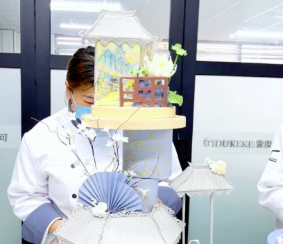 同学们的翻糖蛋糕作品！每个人都有自己的风格！如果你想学习蛋糕技术，学习烘焙技术，欢迎了解下壹度可可！零基础学蛋糕，零基础学烘焙，都有适合您的烘焙课程